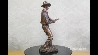 Kovboj se zbraní – detailní soška s bronzovou úpravou | westernová dekorace Veronese WU76731A4
