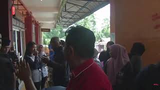 [LIVE] Prime Minister arrives at temporary relief centres SMK Tengku Panglima Raja, Pasir Mas