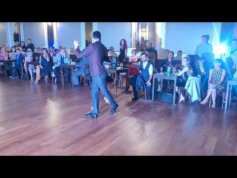 Sebastian Jimenez y Magdalena Valdez