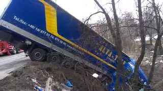 preview picture of video '2013-04-09 Dukla. Ciężarówka w rzeczce'