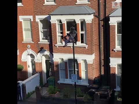 London residents perform balcony scene from Shakespeare's "Romeo and Juliet" | ABC News