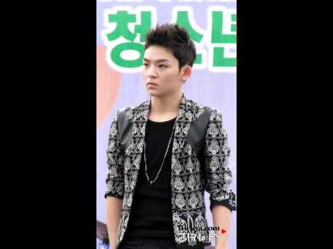 111029 youth culture festival - brushing by Rickya.com