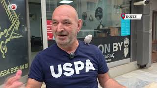 Sokaklarda Omzundaki Kuşuyla Geziyor