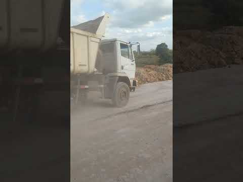 As obras de terraplanagem a todo vapor na PB-093 entre Solânea e Serraria.