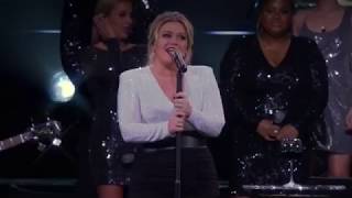 Kelly Clarkson sings Love Lies by Normani and Khalid