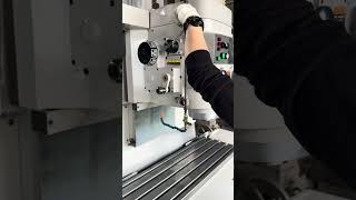 山崎技研 NCフライス盤 YZ-8WRの動画サムネイル