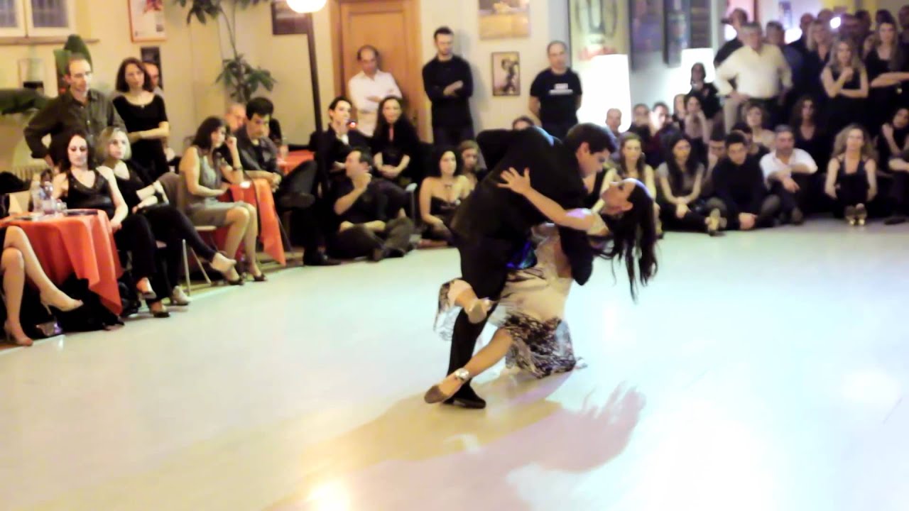 ADRIAN VEREDICE y ALEJANDRA HOBERT   Escolaso  Astor Piazzolla