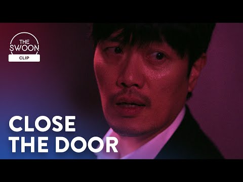 Park Hee-soon takes on thugs and saves Jung Woo’s daughter | A Model Family Ep 5 [ENG SUB]