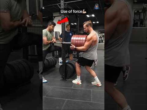 الراجل ده… قرر يختبر ذكاء أبطال كمال الأجسام! 😳