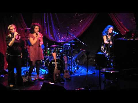 Carmen Salvador + Catalina Walker + Natisu - De Lunas Y Penas (Sala Scd Bellavista 10.11.2012)