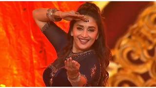 Madhuri Dixit - Special Tribute To Saroj Khan | IIFA Awards 2019 | Madhuri Dixit Dance Performance