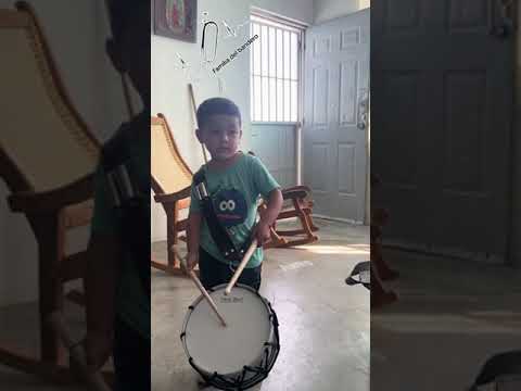 Banda de guerra (bandero de 3 años)https://www.tiktok.com/@familiadelbandero?_t=8q808rXA4qz&_r=1