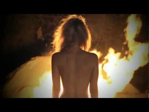 The Phenomenal Handclap Band & Peaches - Walk The Night