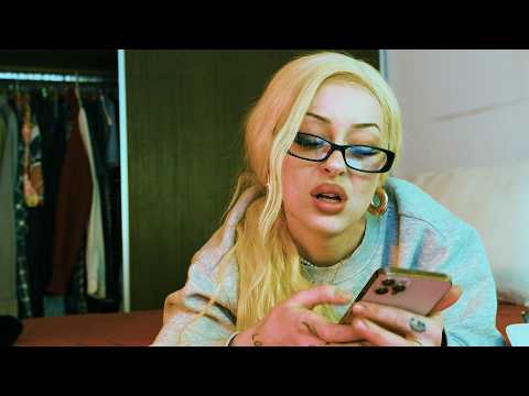 Video thumbnail for SOLEIL SUR MOI