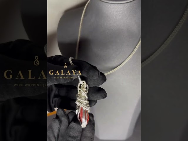 قلادة من الفضة الخالص مع حجر الجاسبر الأحمر