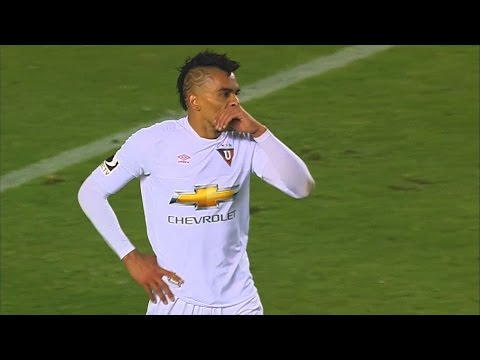 Unbelievable Penalty Fail - Jonathan Álvez Blows LDU Chances in Copa Sudamericana