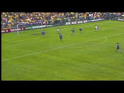 Pierre Littbarski (Colônia) - 03/10/1981 - Arminia Bielefeld 0x2 Colônia - 2 gols