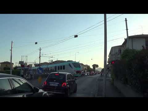 Passaggio a livello di via Benedetto Croce - Arezzo / Level crossing / Passage à niveau / 平交道口