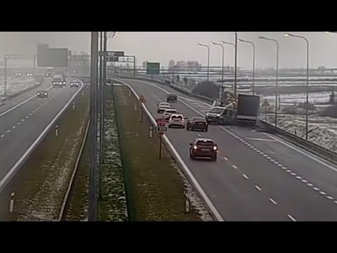 Zasnął za kierownicą Masterki na S12