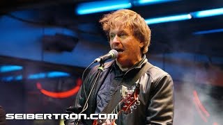 Stan Bush Vince Dicola perform &quot;Dare&quot; and &quot;The Touch&quot; at BotCon 2016