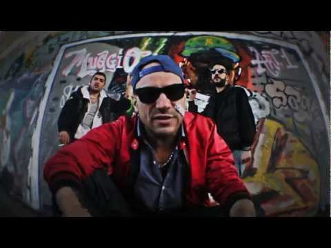 MUGGIO "Articolo Uno" feat. SIMON P + "La strada ti ammazza" [prod. SECO] (Split-Video)