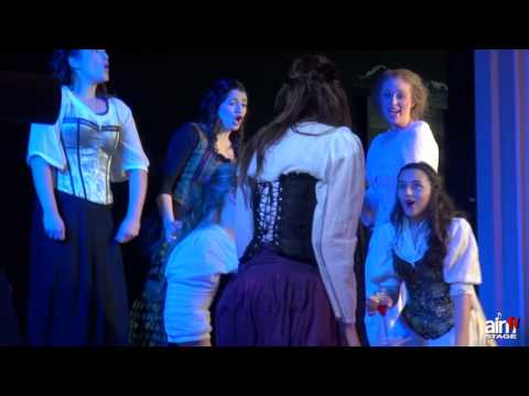 The Elixir of Love - Act 2 - Scene 4 - Giannetta & Chorus