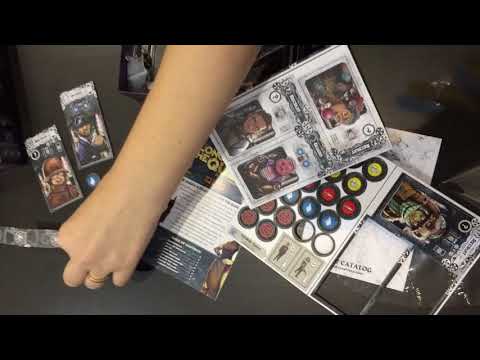 LudiCreations - Long Live the Queen unboxing at Spiel 2017