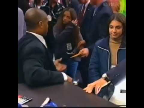 STop flirting with me 😂 Michael Jackson with crayzi fans