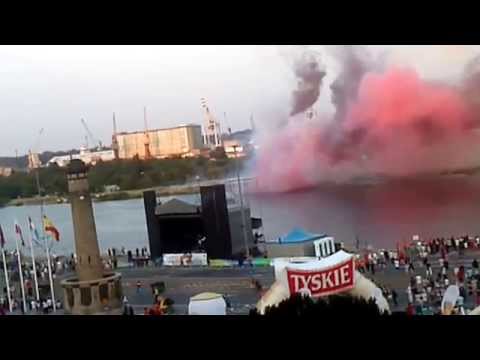 2015 08 07 godzina 20 - Pokaz dymów rozpoczął festiwal fajerwerków w Szczecinie