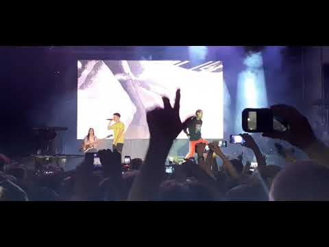 WOS Y CA7RIEL CANTAN NUEVO TEMA EN VIVO