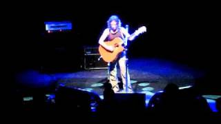 Ani  DIfranco - Lagtime (clip) - London 2011 - Shepherds Bush O2