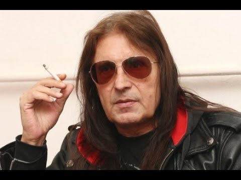 Zpěvák Aleš Brichta (61) to má z bytu do své oblíbené hospody třicet šest kroků. V pražské restaurac