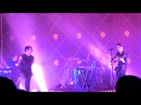 13/19 TEGAN & SARA - DROVE ME WILD @ VIC THEATRE CHICAGO IL 6/18/14