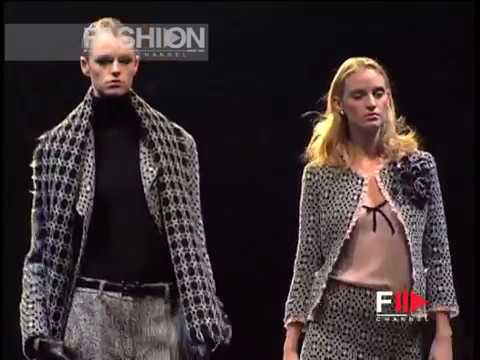 "Moschino" Autumn Winter 2001 2002 Milano 2 of 3 pret a porter by FashionChannel.mov
