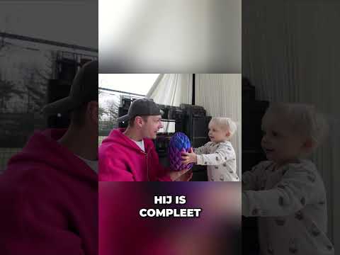 De drakenei van enzo knol is eindelijk compleet! Riven laat hem bijna vallen haha! #enzoknol