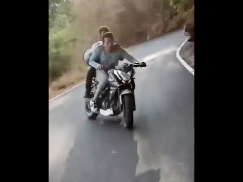 khatarnak bike slip #BajajPulsarNS200 #Bike #slip #highway