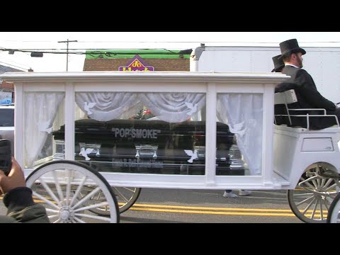 龐大的人流湧向爆煙告別。 (Huge Crowd Turns Out to Say Goodbye to Pop Smoke)