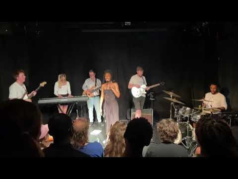 Live 16/06/2023 - Etcetera Theatre, Camden - Hold On - Liseli B (Full Band Performance)