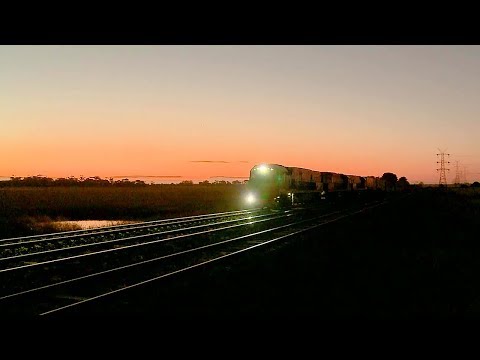 Pacific National Intermodal Freight Train - PoathTV Australian Trains & Railways 2017