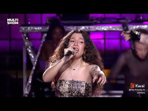 Priscilla e Glória Groove cantando sobrevivi no Multishow