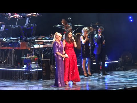 Laura Pausini ft. Yuri - Maldita primavera & Amores extraños - Arena Ciudad de México (28-nov-2014)