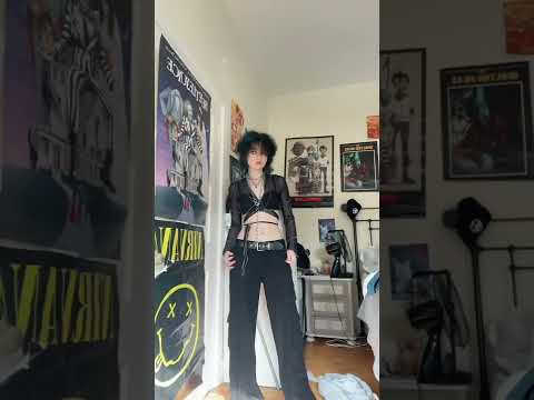 punk rock girl @snooziii #emmiol #grunge #fashion