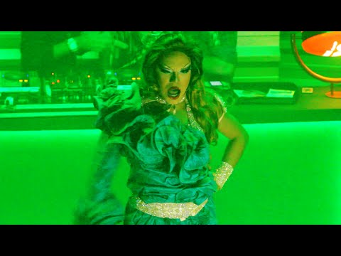 Drag Queen - Cleo Balystar - Medley Bate Cabelo - BRASIL