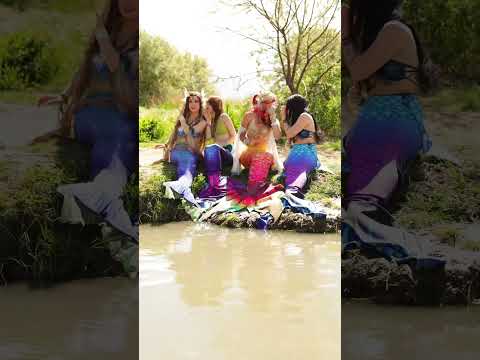 Oh to be a mermaid chilling with mermaid friends 🌊🧜&zwj;♀️ @prototype_fox @halcybella @Athena_grimes