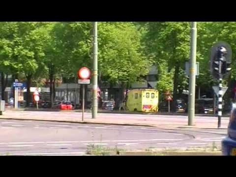 Ambulance 15-114 met spoed onderweg naar de Corry Besselingplantsoen