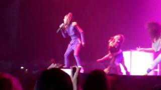 Willow Smith - Rockstar - Justin Bieber My World Tour 12/03/2011