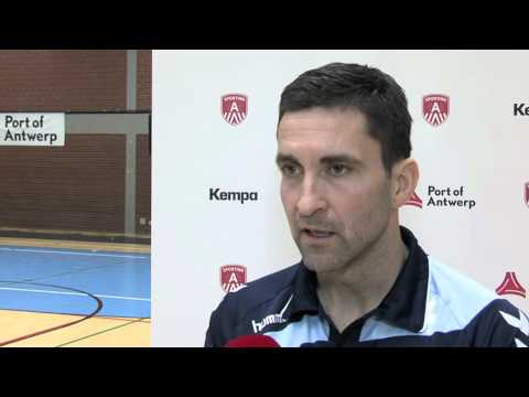 Coach Martin Kuitert van KRAS Volendam na winst op Sasja