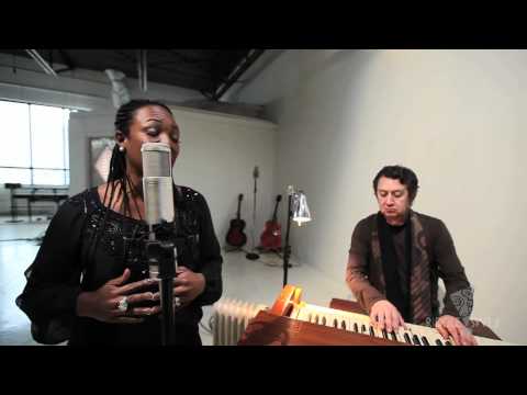 Dione Taylor & Lou Pomanti - Amazing Grace