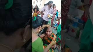 Download lagu Indian woman tonsure | indian woman headshave in temple | indian woman headshave by razor in temple mp3 Download lagu Indian woman tonsure | indian woman headshave in temple | indian woman headshave by razor in temple mp3
