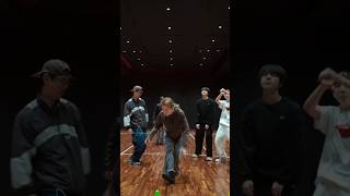 Download lagu The full cheeks approaching like a 🦁 Jimin 😭🔥🔥  #jimin #btsshorts mp3